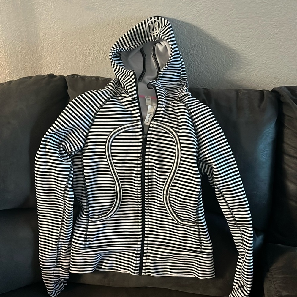 Lulumon sweatshirt